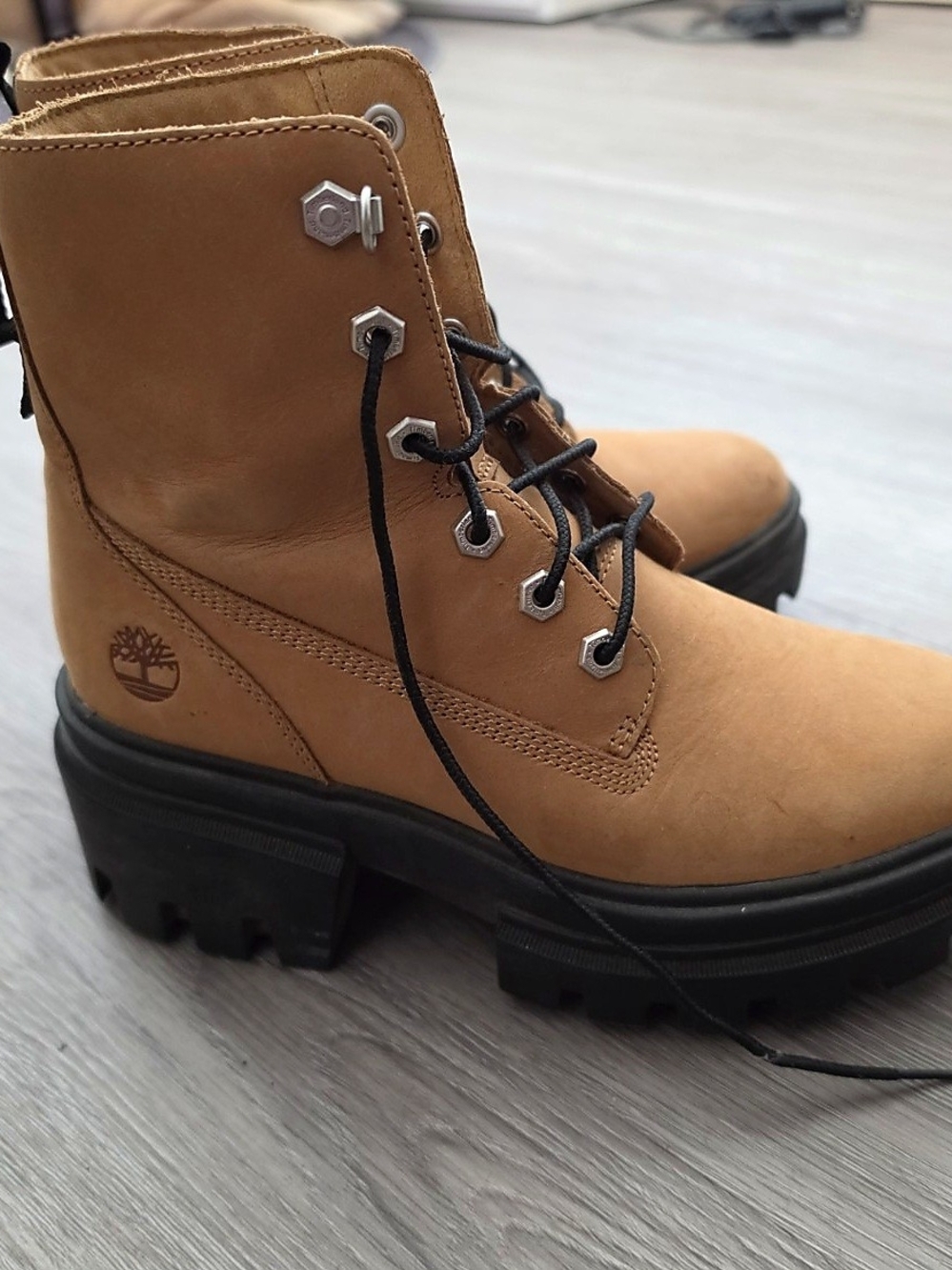 Platform Timberland Boots - Picture 2 of 4